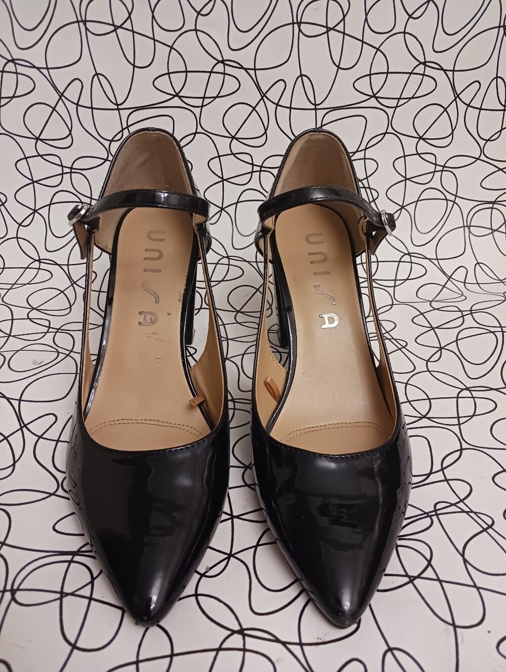 Classic Black Patent Unisa Women's Milago Shiny Heels Size 8